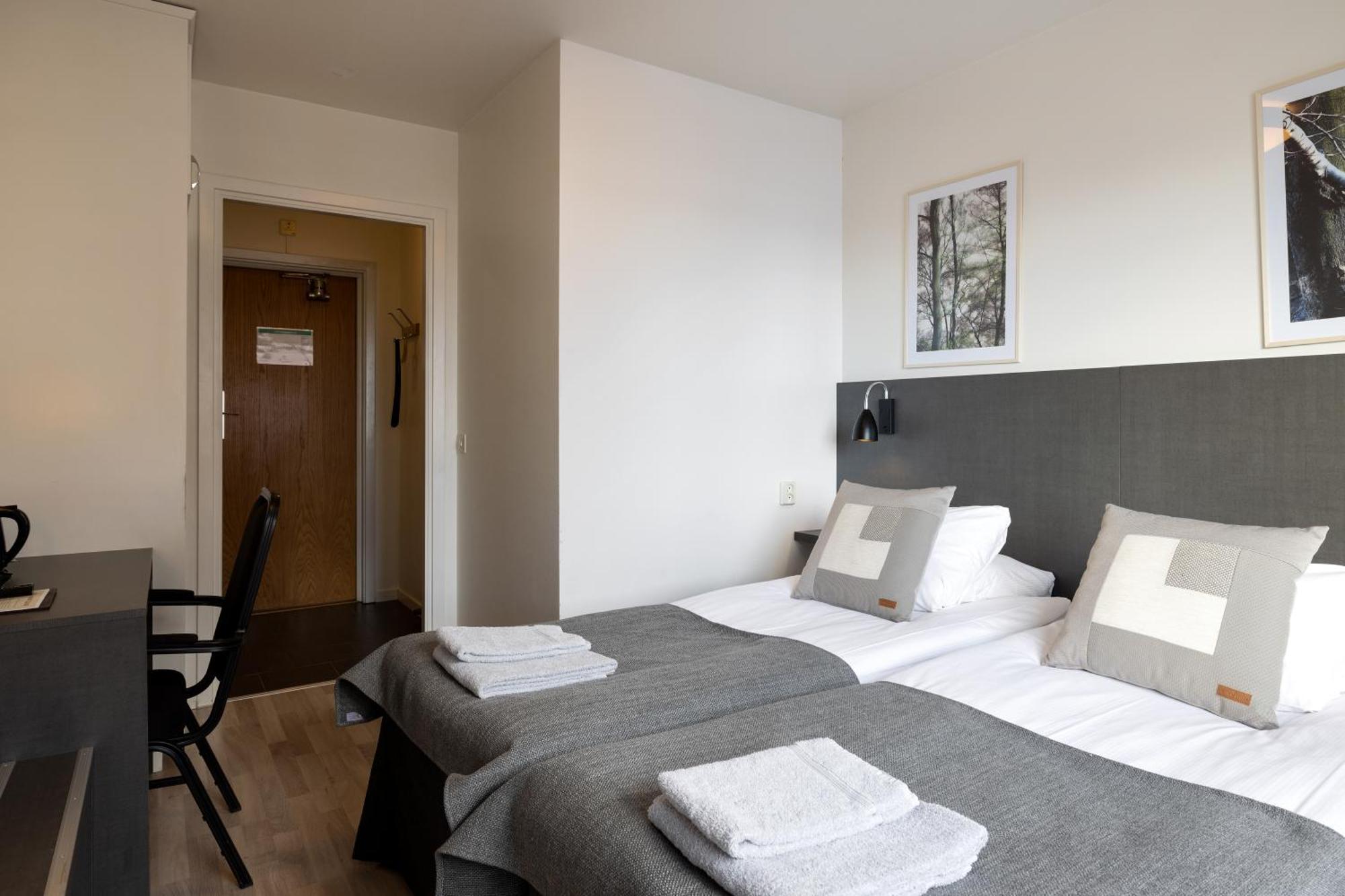 Hotel Bishops Arms Mora Bilik gambar