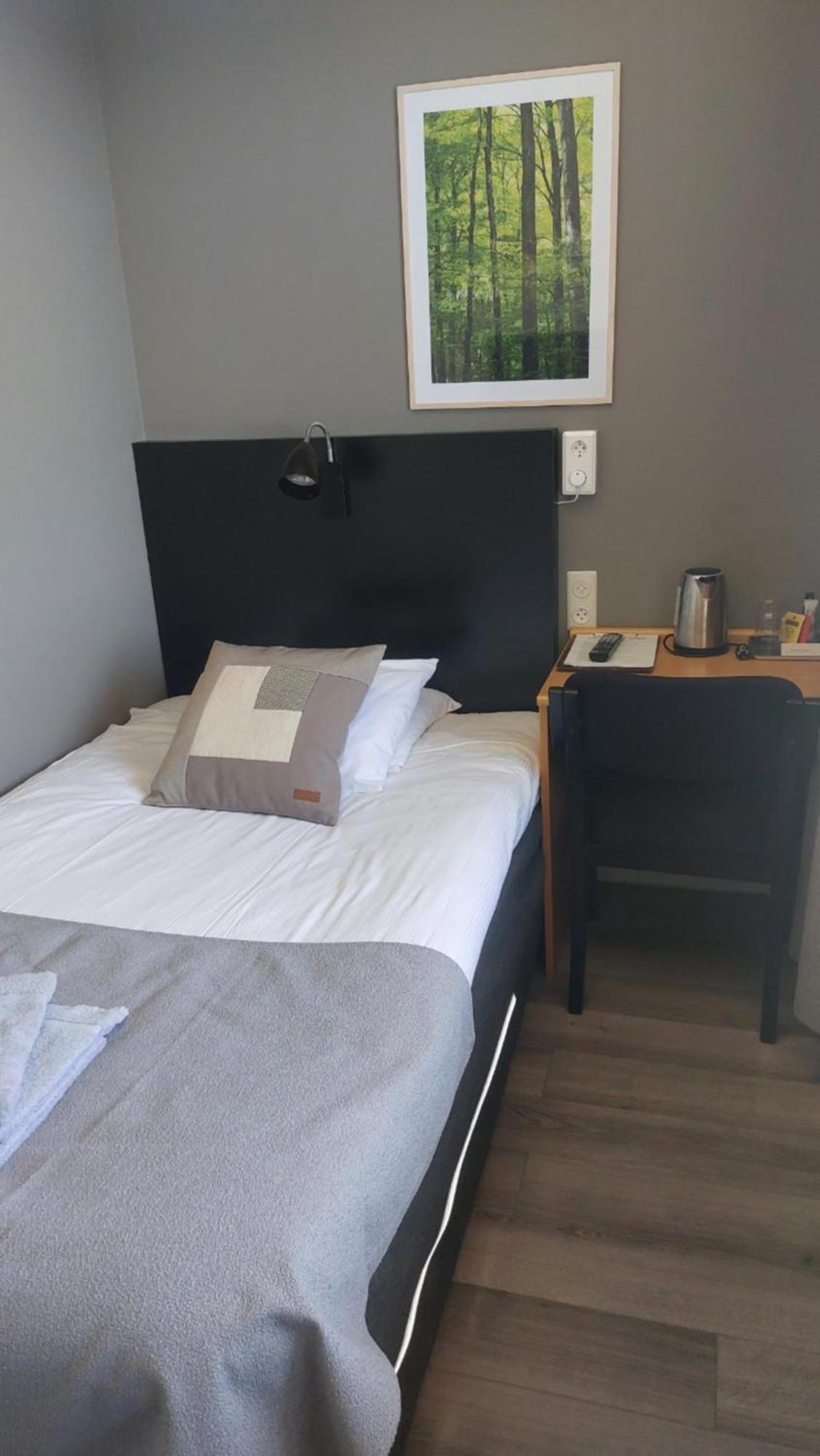 Hotel Bishops Arms Mora Bilik gambar